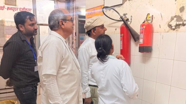 पावटा उपजिला अस्पताल का संयुक्त निदेशक डॉ. यदुनाथ सिंह नाथावत ने किया औचक निरीक्षण