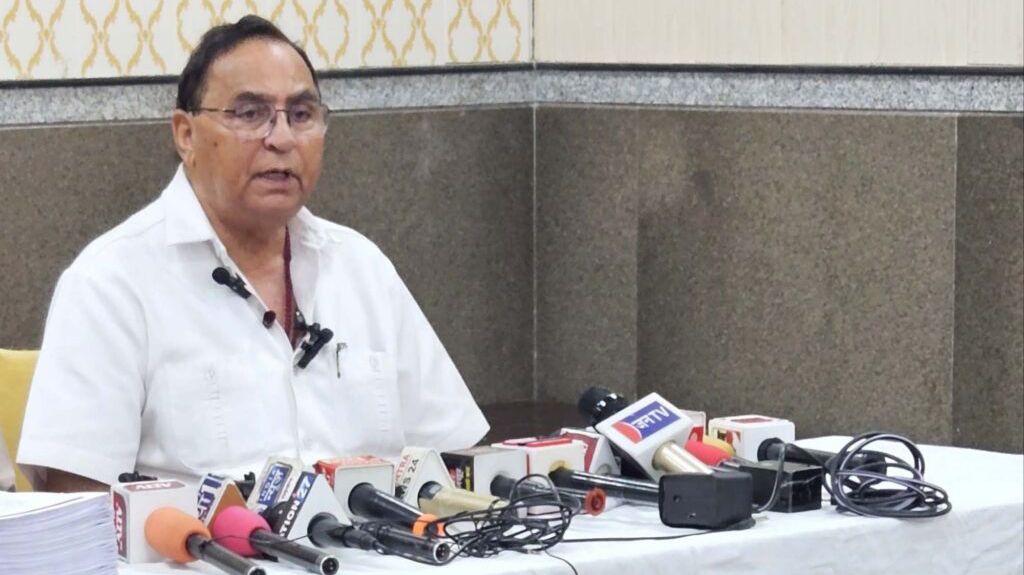 कोटपूतली-बहरोड़ जिला मुख्यालय पर प्रेस वार्ता, पूर्व कैबिनेट मंत्री डॉ. रोहिताश्व शर्मा ने जेजेएम घोटाले सहित जनसमस्याओं पर सरकार को घेरा