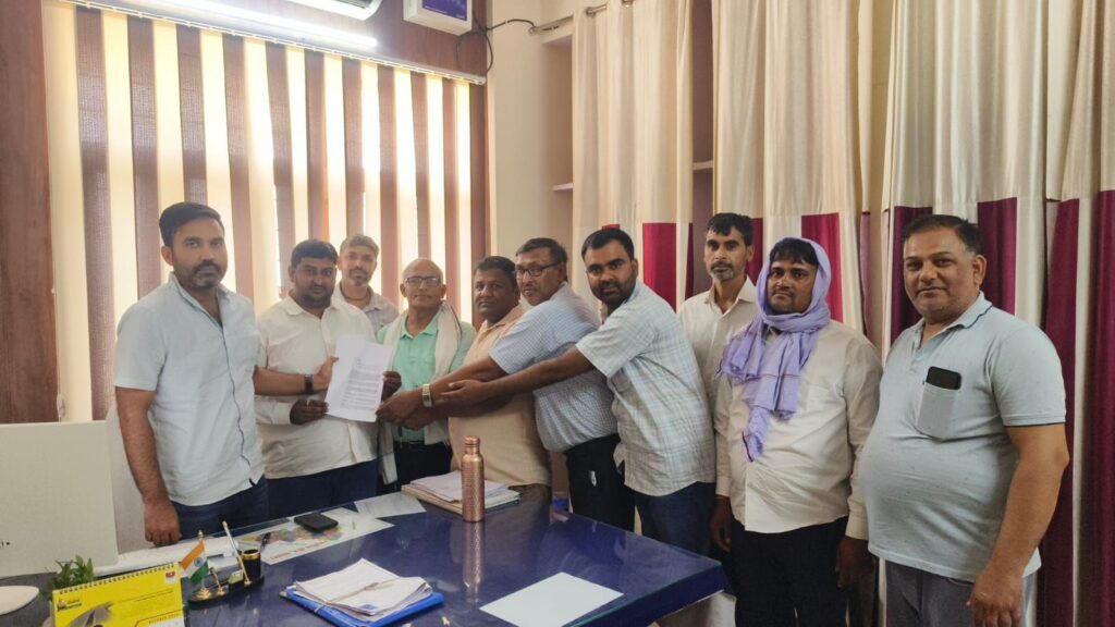 पावटा में दुकाने बंद, खाद-बीज व्यापारियों की देशव्यापी हुंकार, सौंपा ज्ञापन