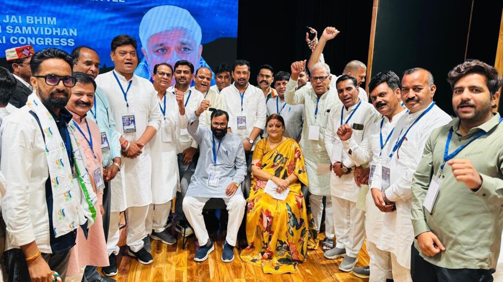 कोटपूतली-बहरोड़ जिलाध्यक्ष तारा पूतली कांग्रेस की बैठक में पहुंचे दिल्ली, राहुल गांधी की मौजूदगी रखा पक्ष कोटपूतली-बहरोड़ जिलाध्यक्ष तारा पूतली कांग्रेस की बैठक में पहुंचे दिल्ली, राहुल गांधी की मौजूदगी रखा पक्ष