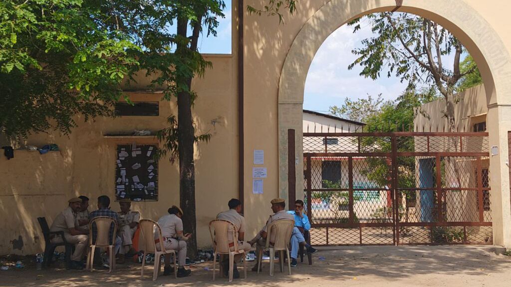 पावटा में पारदर्शिता : कड़ी सुरक्षा में सम्पन्न हुई आरपीएससी एसआई परीक्षा पावटा में पारदर्शिता : कड़ी सुरक्षा में सम्पन्न हुई आरपीएससी एसआई परीक्षा