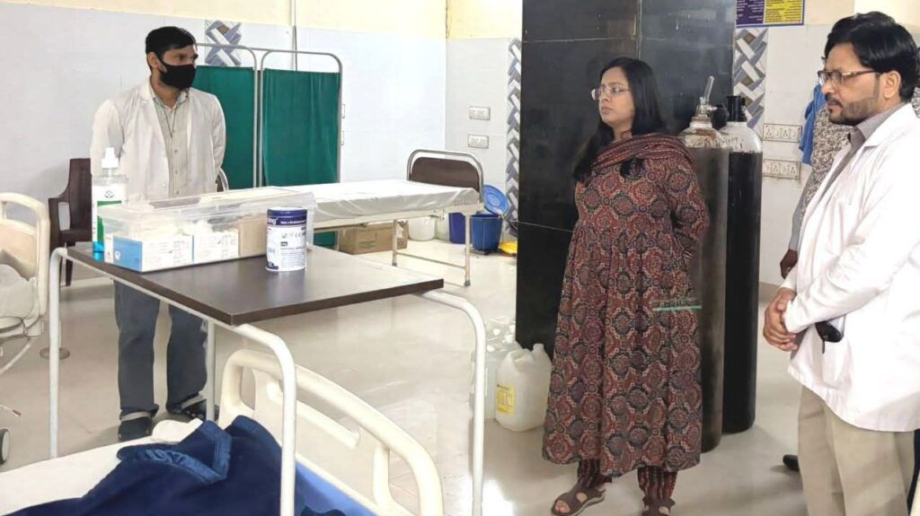कोटपूतली-बहरोड़ जिला कलक्टर अपर्णा गुप्ता का बीडीएम अस्पताल में औचक निरीक्षण