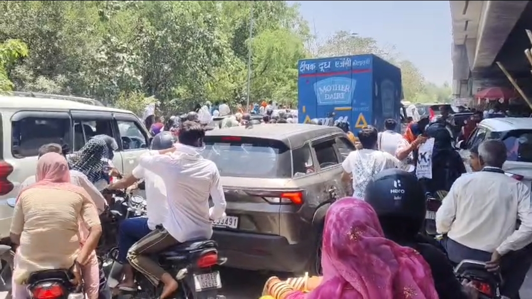 कोटपूतली में भीषण जाम, 45 डिग्री तापमान में बेहाल हुए लोग