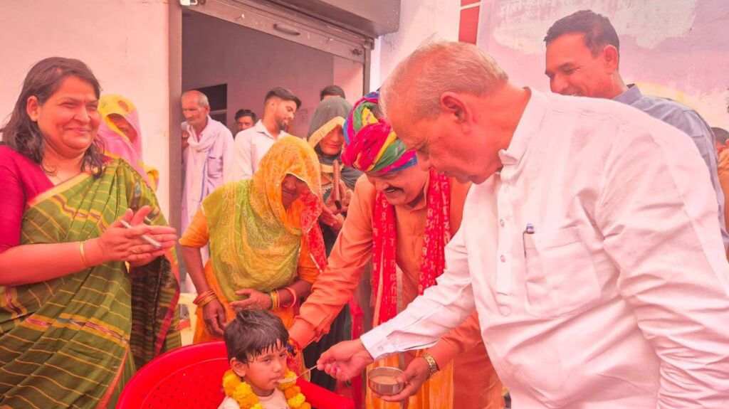 पावटा के ग्राम भैंसलाना में सरकार की जनकल्याणकारी योजनाओं का प्रचार-प्रसार पावटा के ग्राम भैंसलाना में सरकार की जनकल्याणकारी योजनाओं का प्रचार-प्रसार