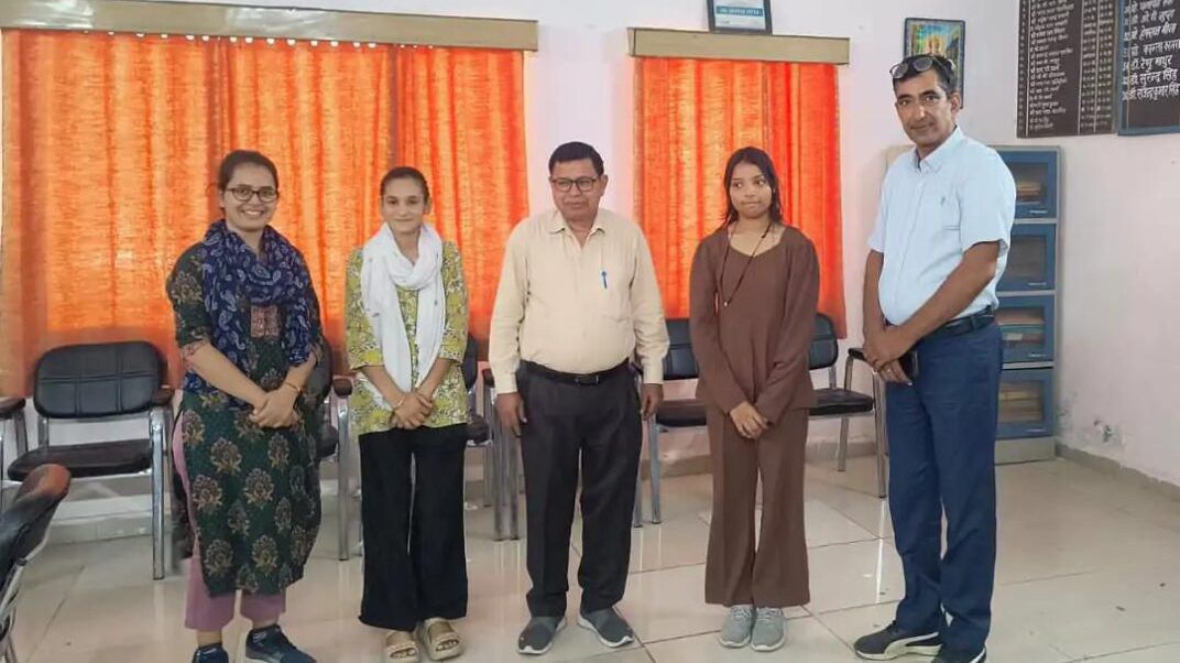 कोटपूतली-बहरोड़ जिले का राजकीय एलबीएस पीजी महाविद्यालय का दल एडवेंचर कैंप के लिए मनाली रवाना