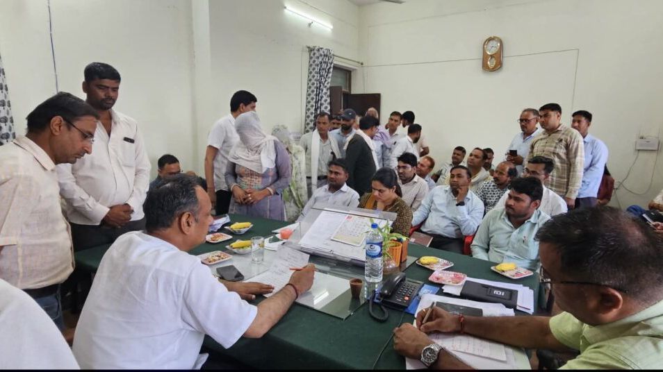कोटपूतली-बहरोड़ जिले के नारायणपुर में ‘कुर्सी विवाद’: एसडीएम की सीट पर विधायक