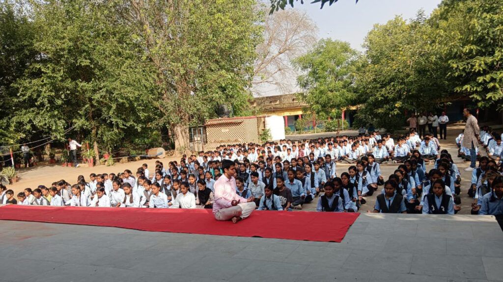 पावटा स्कूल में योग शिविर आयोजित