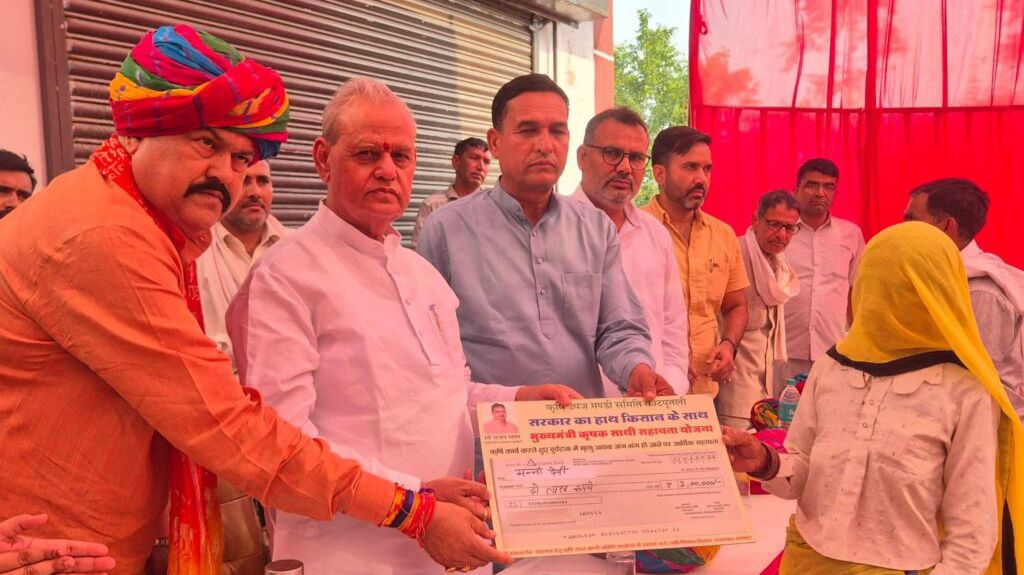 पावटा के ग्राम भैंसलाना में सरकार की जनकल्याणकारी योजनाओं का प्रचार-प्रसार पावटा के ग्राम भैंसलाना में सरकार की जनकल्याणकारी योजनाओं का प्रचार-प्रसार
