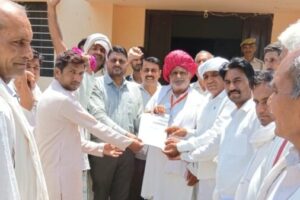 बानसूर में किसान महापंचायत का प्रदर्शन, CM के नाम SDM को सौंपा 9 मांगों का ज्ञापन