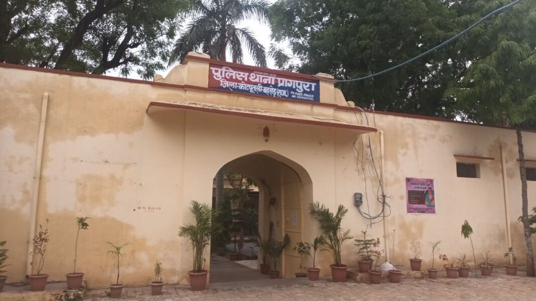 पावटा चूना फैक्ट्री के पास बाइक फिसलने से ट्रक की चपेट में आए तीन लोग, जयपुर रेफर