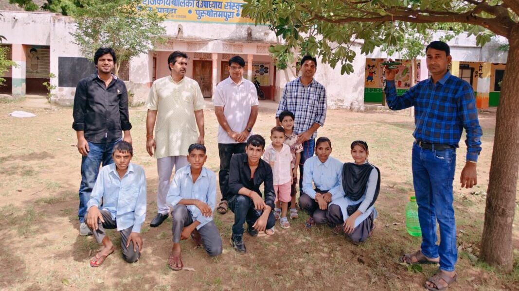 पावटा ब्लॉक क्षेत्र में पक्षियों के लिए दाना-पानी की व्यवस्था कर दिया पर्यावरण संरक्षण का संदेश