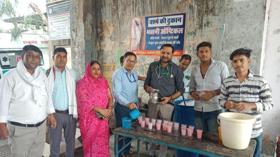 पावटा उपजिला अस्पताल में सांवरिया सेठ सोशल फाउंडेशन के तहत मरीजों को पिलाया शीतल शरबत