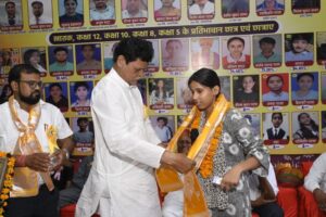 मनोहरपुर में प्रतिभा सम्मान समारोह का भव्य आयोजन, मेधावी छात्र-छात्राओं का हुआ सम्मान