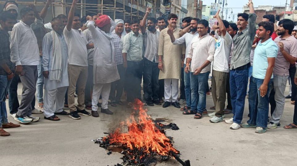 नीट पेपर लीक और छात्र हितों को लेकर कांग्रेस का प्रदर्शन, शिक्षा मंत्री व प्रधानमंत्री के इस्तीफे की उठी मांग