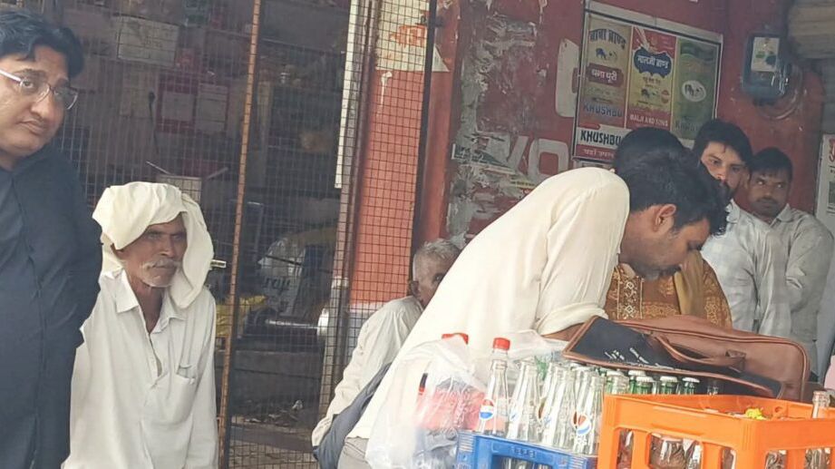 पावटा में त्योहारों से पहले खाद्य विभाग की बड़ी कार्रवाई, 25 किलो दूषित मिठाइयां नष्ट पावटा में त्योहारों से पहले खाद्य विभाग की बड़ी कार्रवाई, 25 किलो दूषित मिठाइयां नष्ट