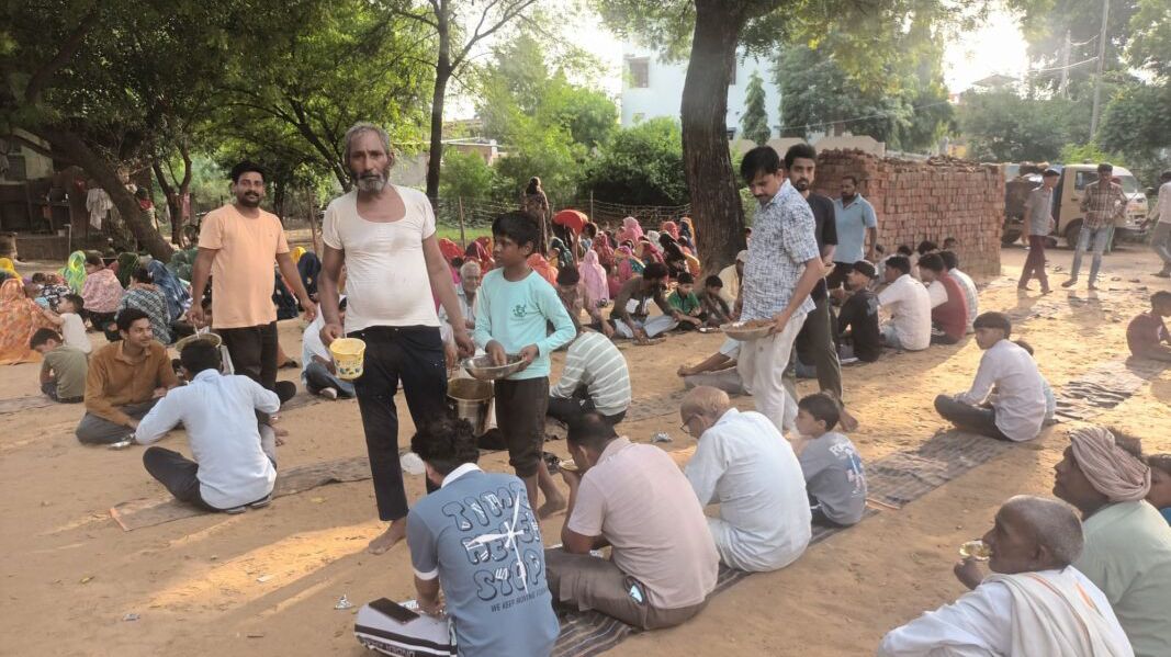 पावटा ब्लॉक के प्रागपुरा में भोमिया बाबा का विशाल भंडारा आयोजित पावटा ब्लॉक के प्रागपुरा में भोमिया बाबा का विशाल भंडारा आयोजित