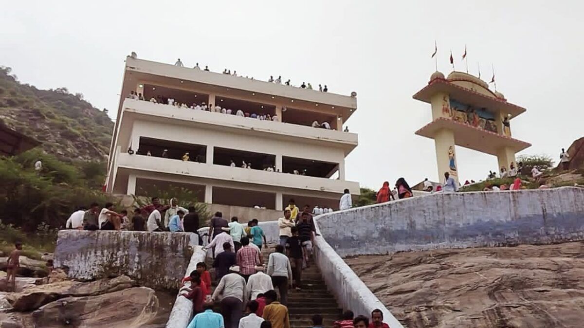 पावटा के भूतेश्वर में विशाल भण्डारे का आयोजन पावटा के भूतेश्वर में विशाल भण्डारे का आयोजन