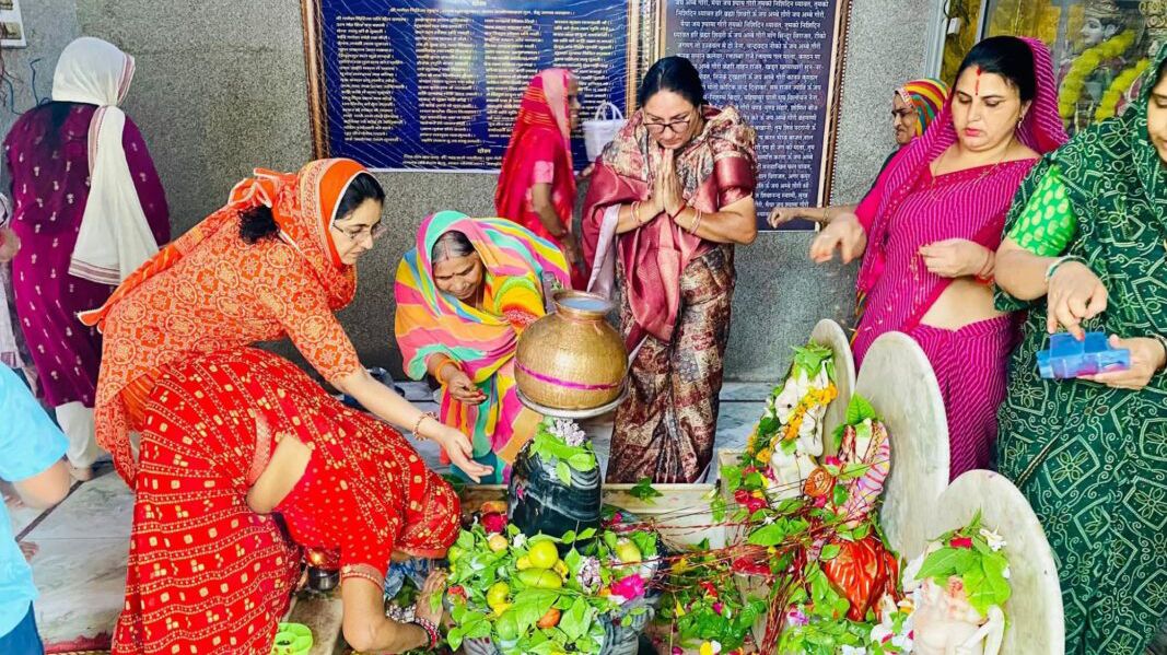 पावटा - प्रागपुरा क्षेत्र में आस्था के साथ मनाई नाग पंचमी, शिवालयों में उमड़ी श्रद्धालुओं की भीड़ पावटा - प्रागपुरा क्षेत्र में आस्था के साथ मनाई नाग पंचमी, शिवालयों में उमड़ी श्रद्धालुओं की भीड़