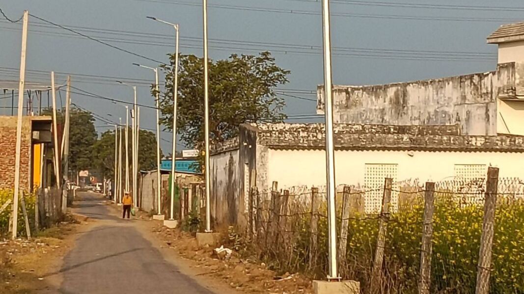 पावटा - रोशनी का इंतजार करती प्रागपुरा की सड़क, लाखों की व्यवस्था पर अब रखरखाव का सवाल pavta - roshni ka intjaar karti pragpura ki sadak
