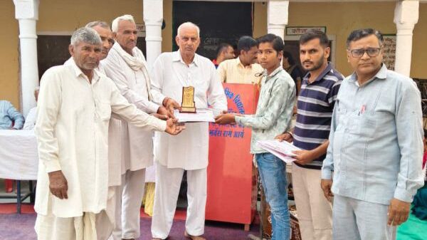 पावटा क्षेत्र में उत्कृष्ट प्रदर्शन करने वाले विद्यार्थी सम्मानित