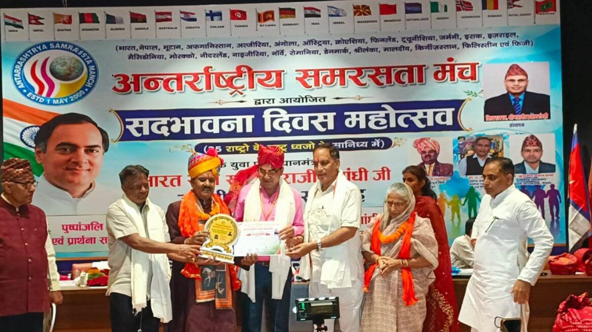 कोटपूतली-बहरोड़ जिले के एडवोकेट सतीश निमोरिया को मिला ‘राजीव गांधी गौरव अवार्ड’ कोटपूतली-बहरोड़ जिले के एडवोकेट सतीश निमोरिया को मिला ‘राजीव गांधी गौरव अवार्ड’