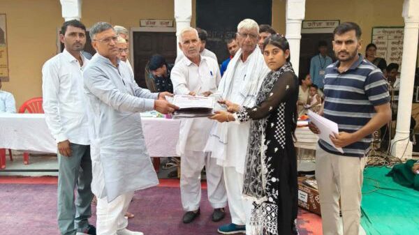 पावटा क्षेत्र में उत्कृष्ट प्रदर्शन करने वाले विद्यार्थी सम्मानित