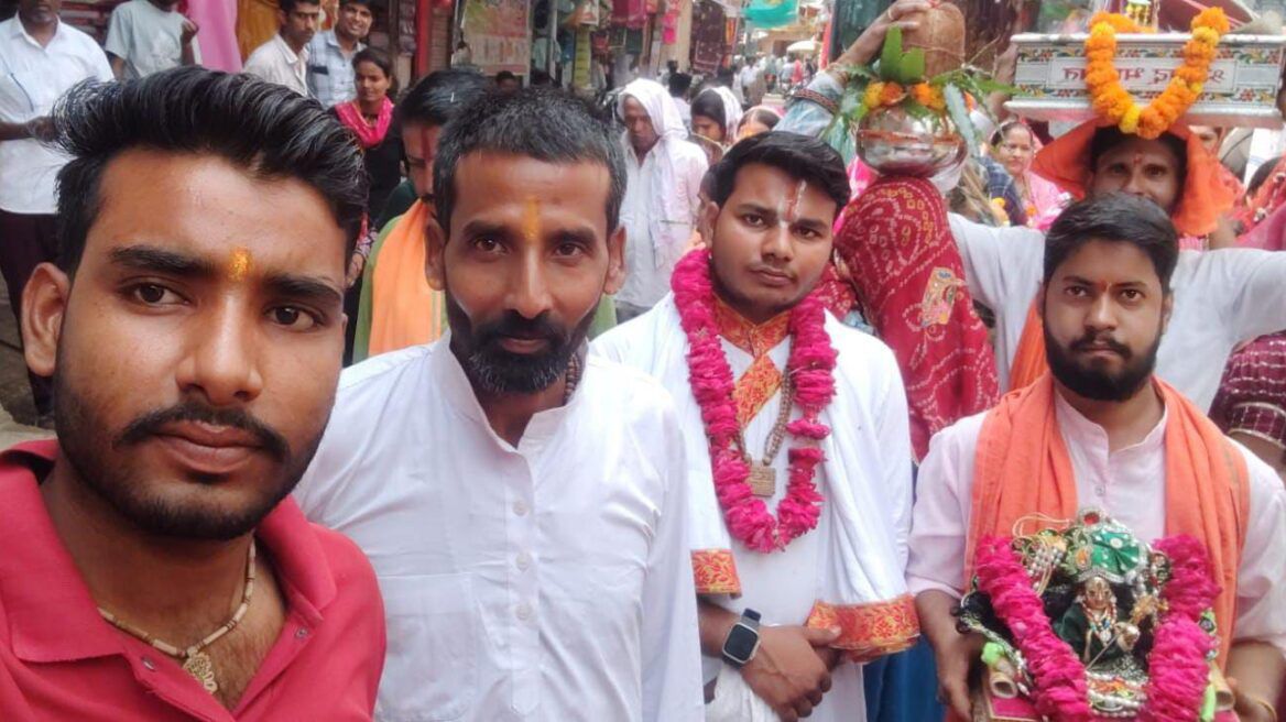 पावटा कस्बे में राधे-राधे की जयघोष और पुष्पवर्षा के बीच निकली कलश यात्रा पावटा कस्बे में राधे-राधे की जयघोष और पुष्पवर्षा के बीच निकली कलश यात्रा