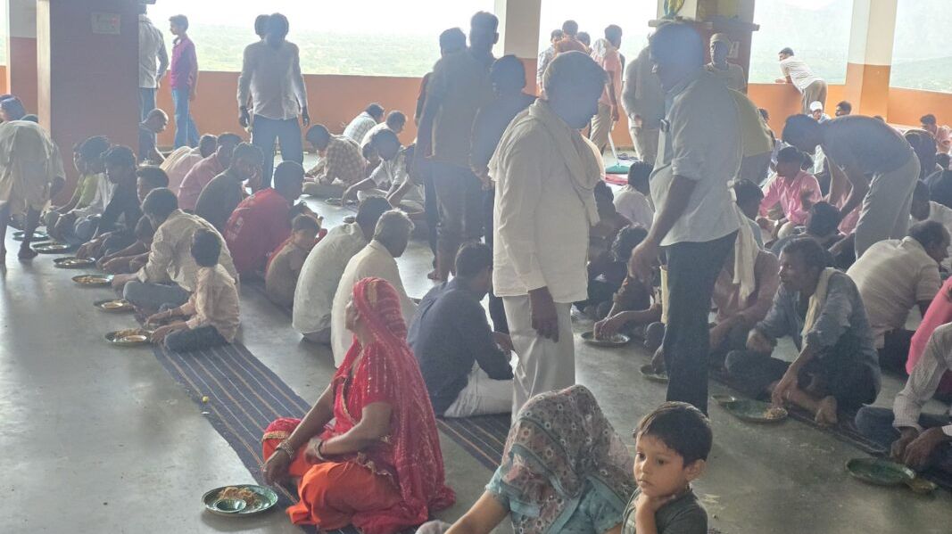पावटा के भूतेश्वर में विशाल भण्डारे का आयोजन पावटा के भूतेश्वर में विशाल भण्डारे का आयोजन