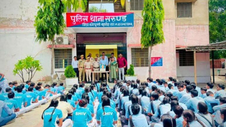 कोटपूतली-बहरोड़ जिला पुलिस ने विद्यार्थियों को साइबर सुरक्षा और यातायात नियमों की दी जानकारी