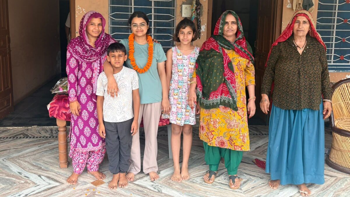 कोटपूतली-बहरोड़ जिले की अनुष्का ने बढ़ाया प्रदेश का गौरव, NEET में AIR-58 पर हुआ नागरिक अभिनंदन कोटपूतली-बहरोड़ जिले की अनुष्का ने बढ़ाया प्रदेश का गौरव, NEET में AIR-58 पर हुआ नागरिक अभिनंदन