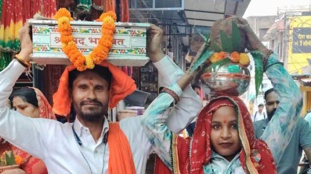 पावटा कस्बे में राधे-राधे की जयघोष और पुष्पवर्षा के बीच निकली कलश यात्रा पावटा कस्बे में राधे-राधे की जयघोष और पुष्पवर्षा के बीच निकली कलश यात्रा