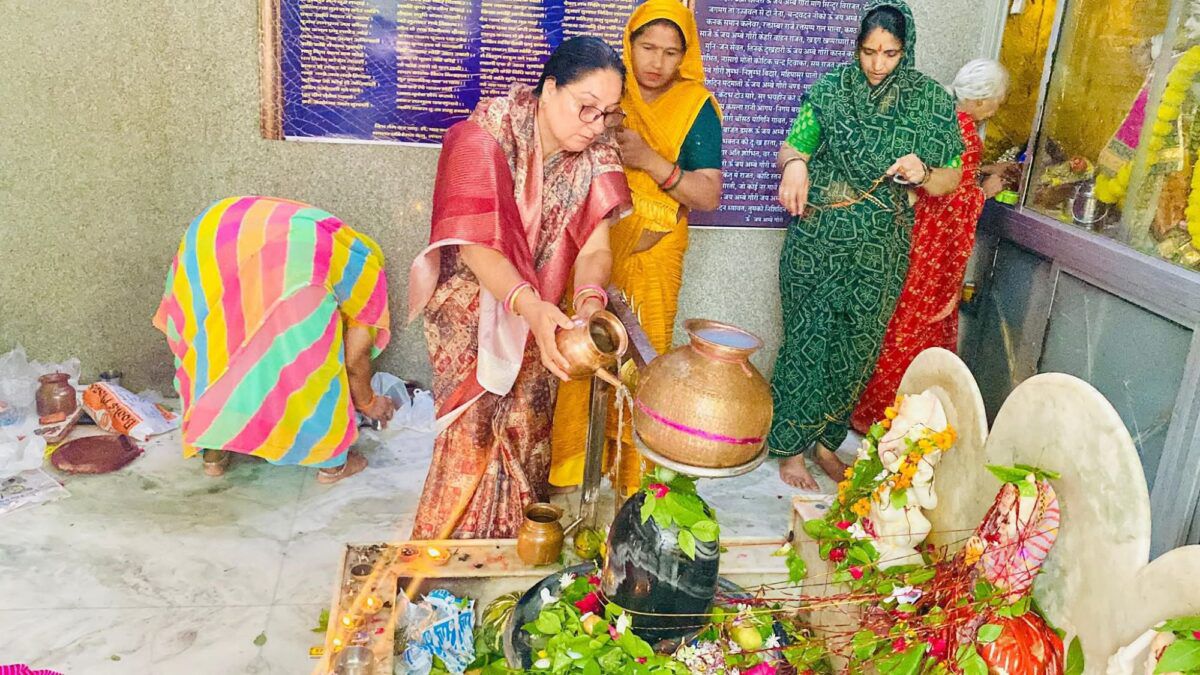 पावटा - प्रागपुरा क्षेत्र में आस्था के साथ मनाई नाग पंचमी, शिवालयों में उमड़ी श्रद्धालुओं की भीड़ पावटा - प्रागपुरा क्षेत्र में आस्था के साथ मनाई नाग पंचमी, शिवालयों में उमड़ी श्रद्धालुओं की भीड़
