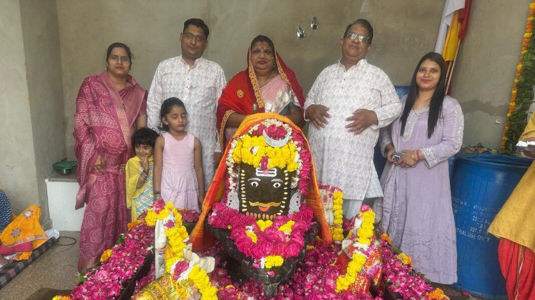 पावटा क्षेत्र के सीताराम मंदिर में गन्ने के रस से हुआ महाभिषेक पावटा क्षेत्र के सीताराम मंदिर में गन्ने के रस से हुआ महाभिषेक