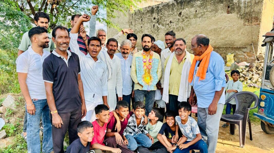 मातृशक्ति का तारा पूतली के नेतृत्व में धरना, नए पोल-डीपी और तार लगाने के बाद शाकंभरी विहार कॉलोनी में लौटी रोशनी मातृशक्ति का तारा पूतली के नेतृत्व में धरना, नए पोल-डीपी और तार लगाने के बाद शाकंभरी विहार कॉलोनी में लौटी रोशनी