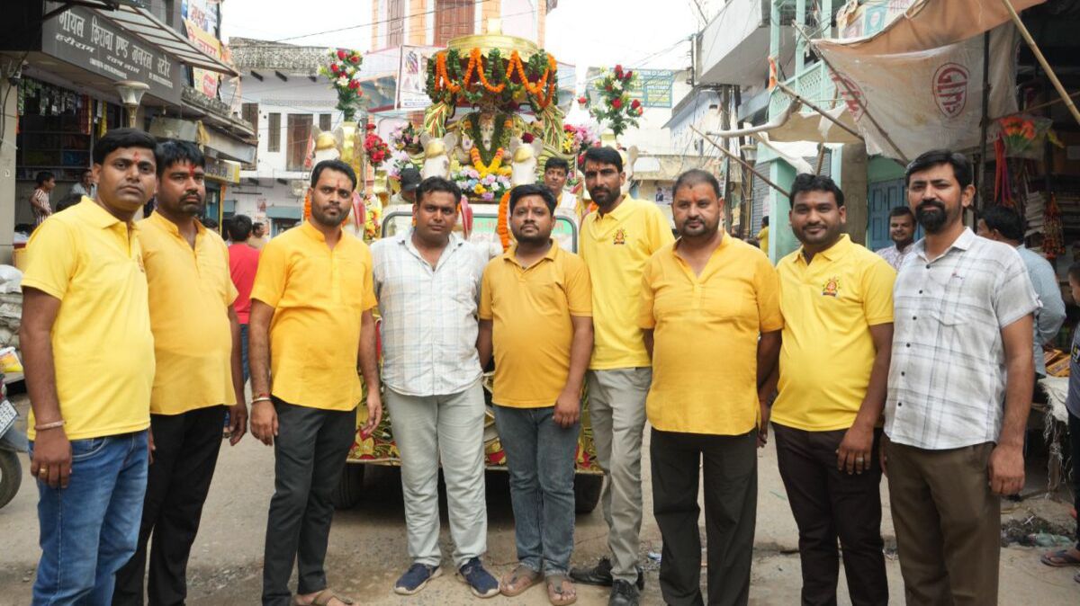 पावटा में गणेश चतुर्थी की धूम, शाही लवाजमे के साथ निकली शोभायात्रा पावटा में गणेश चतुर्थी की धूम, शाही लवाजमे के साथ निकली शोभायात्रा