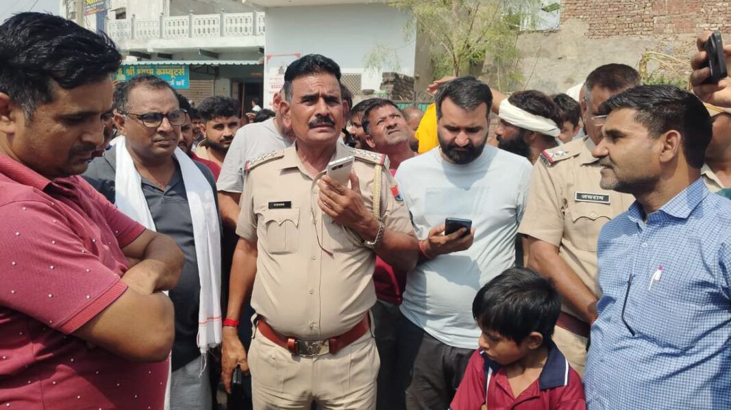 पावटा में उच्च जलाशय टंकी पर युवक का हंगामा, दो घंटे की मशक्कत के बाद उतरा नीचे