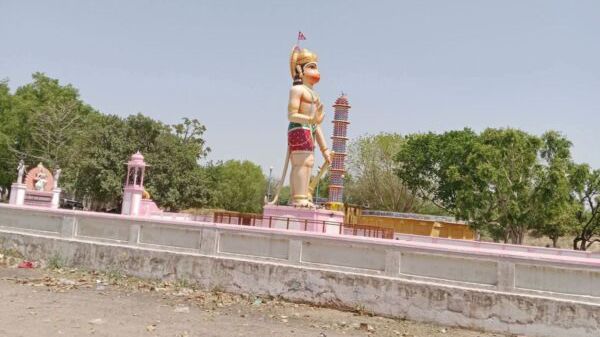 राजस्थान - हरियाणा सीमा के बाबा रामेश्वरदास धाम में प्राचीन आदमकद प्रतिमा हटाने से विवाद गहराया राजस्थान - हरियाणा सीमा के बाबा रामेश्वरदास धाम में प्राचीन आदमकद प्रतिमा हटाने से विवाद गहराया