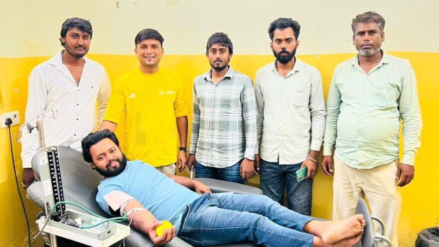 कोटपूतली-बहरोड़ जिले में कर्नल बैंसला जयंती व विधायक ललित यादव के जन्मदिन पर स्वैच्छिक रक्तदान कोटपूतली-बहरोड़ जिले में कर्नल बैंसला जयंती व विधायक ललित यादव के जन्मदिन पर स्वैच्छिक रक्तदान