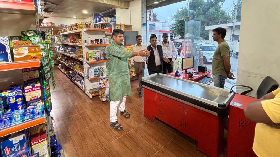 नाबार्ड टीम ने प्रागपुरा सहकारी समिति का लिया जायजा, नवाचारों की सराहना