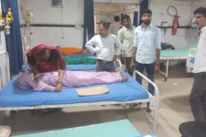 ब्रेक फेल होने से हुआ हादसा, महिला-बच्चे समेत तीन जयपुर रेफर