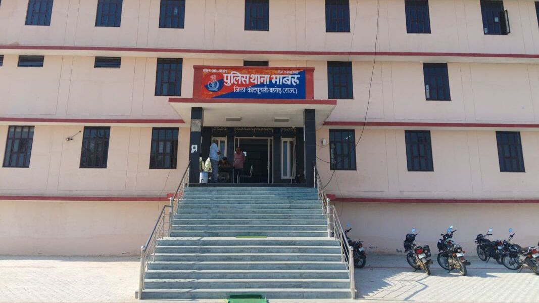 कोटपूतली-बहरोड़ जिले में नगर निकाय चुनाव से पहले भाबरू पुलिस की कार्रवाई, 18 लीटर अवैध हथकड़ शराब जब्त