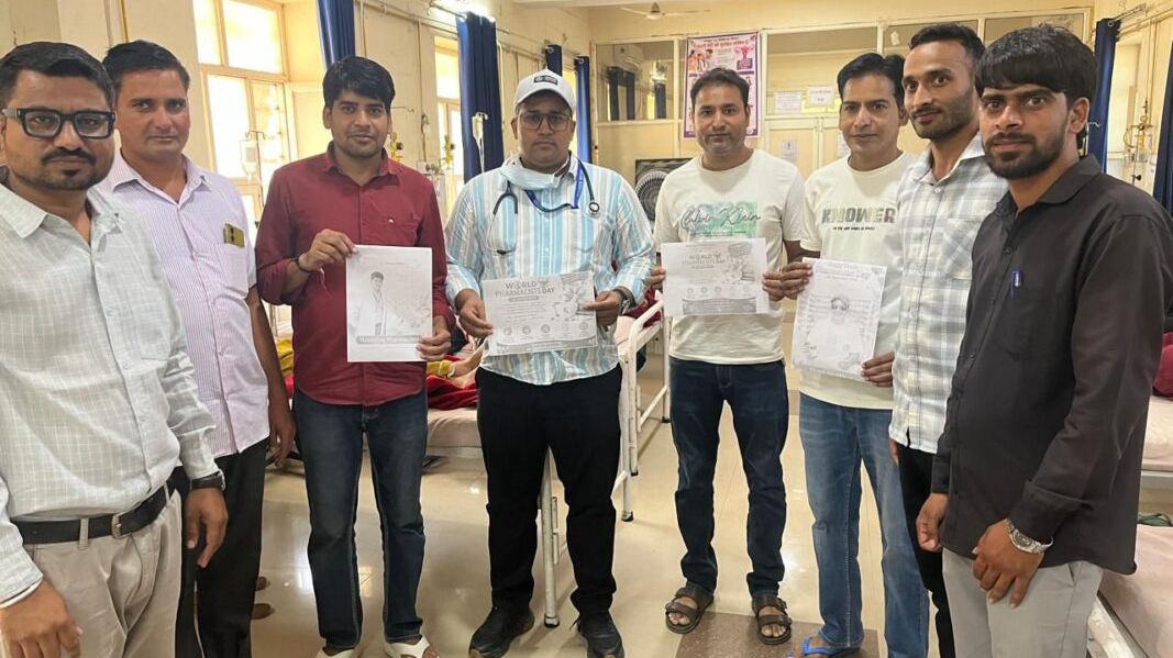 पावटा में पीएमओ डॉ. रवि बंसल की मौजूदगी में मना फार्मासिस्ट दिवस पावटा में पीएमओ डॉ. रवि बंसल की मौजूदगी में मना फार्मासिस्ट दिवस