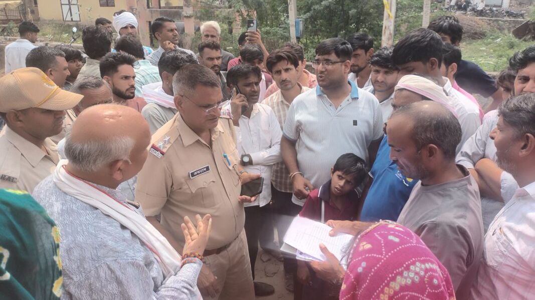 पावटा में उच्च जलाशय टंकी पर युवक का हंगामा, दो घंटे की मशक्कत के बाद उतरा नीचे