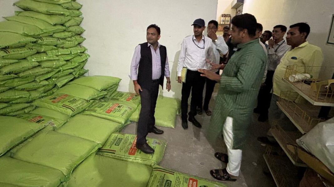 नाबार्ड टीम ने प्रागपुरा सहकारी समिति का लिया जायजा, नवाचारों की सराहना