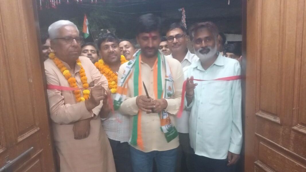 पावटा - प्रागपुरा के वार्ड 43 में कांग्रेस प्रत्याशी ईद मोहम्मद उर्फ रिजवान कुरैशी के चुनावी कार्यालय का उद्घाटन पावटा - प्रागपुरा के वार्ड 43 में कांग्रेस प्रत्याशी ईद मोहम्मद उर्फ रिजवान कुरैशी के चुनावी कार्यालय का उद्घाटन