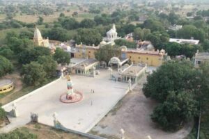 राजस्थान - हरियाणा सीमा के बाबा रामेश्वरदास धाम में प्राचीन आदमकद प्रतिमा हटाने से विवाद गहराया
