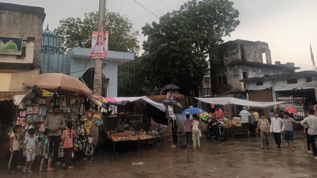 पावटा क्षेत्र के गोगा नवमी पर प्रागपुरा में उमड़ी आस्था, बारिश ने मेले की रंगत की फीकी पावटा क्षेत्र के गोगा नवमी पर प्रागपुरा में उमड़ी आस्था, बारिश ने मेले की रंगत की फीकी
