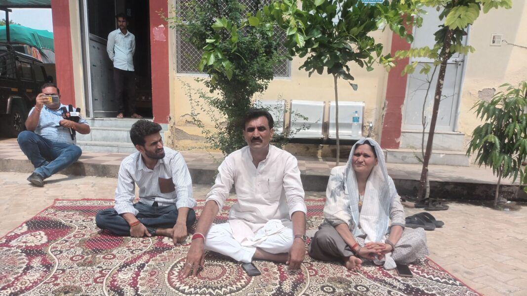 पावटा क्षेत्र के भाजपा प्रत्याशी बुद्धराम 48 घंटे की तलाश के बाद दिल्ली में सकुशल मिले पावटा क्षेत्र के भाजपा प्रत्याशी बुद्धराम 48 घंटे की तलाश के बाद दिल्ली में सकुशल मिले