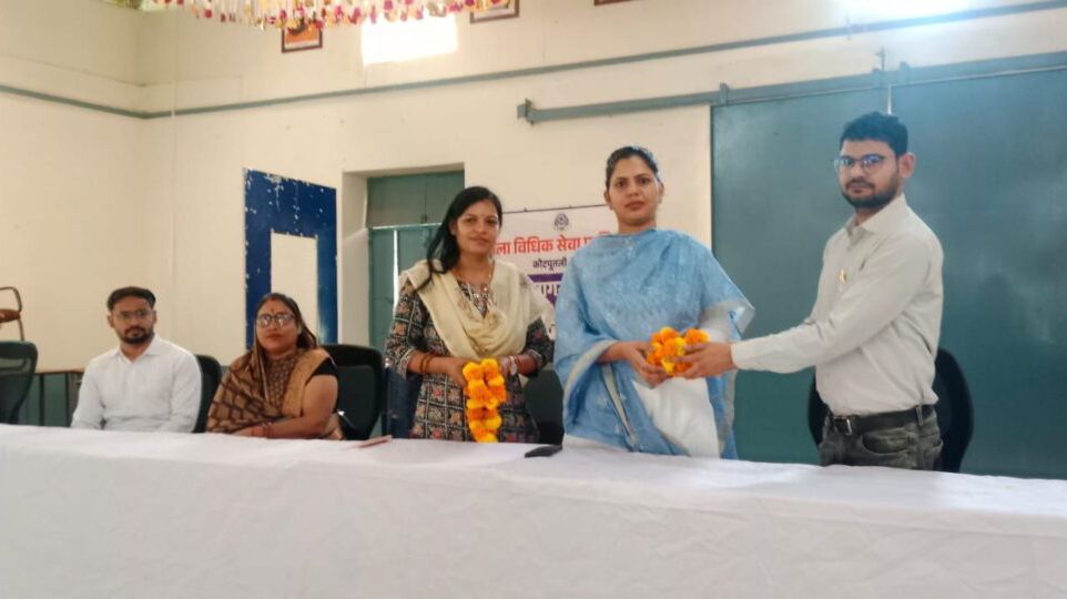 पावटा क्षेत्र के पीएम श्री महात्मा गांधी स्कूल में विधिक जागरूकता शिविर, ‘कोर्ट वाली दीदी’ पेटी की शुरुआत पावटा क्षेत्र के पीएम श्री महात्मा गांधी स्कूल में विधिक जागरूकता शिविर, ‘कोर्ट वाली दीदी’ पेटी की शुरुआत