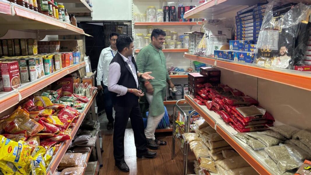 नाबार्ड टीम ने प्रागपुरा सहकारी समिति का लिया जायजा, नवाचारों की सराहना